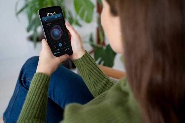 Голосовой ассистент Siri теперь оснащен технологией ИИ ChatGPT. Этот бот предоставляет помощь, когда пользователи задают более сложные вопросы. Перед тем как воспользоваться ИИ, пользователю необходимо подтвердить свои намерения по передаче данных боту.