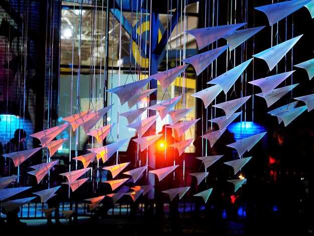 В результате объединения и внесения изменений в соответствующие нормативные правовые акты, расширяющие круг участников Инновационного кластера «ПИТ», резиденты Астана Хаб смогут предлагать свои решения для недропользователей и получать от них финансирование. undefinedОбъединённая организация нацелена на создание лучших условий для привлечения и роста инновационных компаний в регионе. <br />Важным аспектом работы Единого окна станет регулярное взаимодействие с международными организациями, что позволит обмениваться опытом, технологиями и привлекать иностранных инвесторов. Это будет способствовать распространению идей и проектов, направленных на устойчивое развитие и цифровизацию экономики Казахстана. <br />Кроме того, планируется проводить образовательные программы и мастер-классы для стартапов, что повысит квалификацию участников рынка и улучшит конкурентоспособность местных инновационных компаний. Такое внимание к обучению и развитию стартапов сформирует сильное сообщество, способное генерировать инновации на высоком уровне.