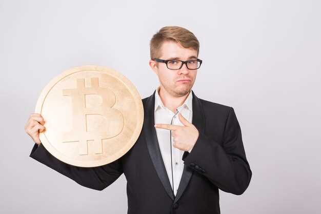 Новые данные показывают, что предпочтения инвесторов смещаются в сторону более безопасных активов, таких как золото, что также подтверждает общую тенденцию к снижению интереса к спотовым криптовалютам. Некоторые аналитики полагают, что для восстановления интереса к биткоину необходимо определенное удовлетворение со стороны регуляторов, а также ясные перспективы его применения в реальных бизнес-процессах.