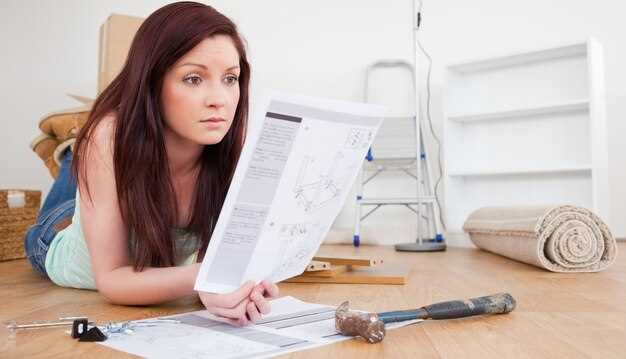 В соответствии с действующим законодательством, сотрудники, которые потеряли работу, имеют право на социальные пособия в размере от 1 до 6 месяцев. Это зависит от их стажа участия в системе обязательного социального страхования, а также от зарплаты за последние два года. Финансирование этих выплат осуществляется из средств Государственного фонда социального страхования (ГФСС) и может составлять до 45% от утраченного дохода. undefinedДля получения пособия после увольнения нужно выполнить следующие шаги: <br />- пройти авторизацию на портале eGov.kz; <br />- в разделе «Трудоустройство и занятость» выбрать вариант «Регистрация граждан, ищущих работу»; <br />- онлайн заказать услугу, заполнив все необходимые поля, и отправить заявку, подтвердив ее с помощью электронной цифровой подписи (ЭЦП); <br />- в течение суток карьерный центр по адресу проживания предложит доступные вакансии; <br />- если подходящей работы не будет найдено, в течение трёх рабочих дней будет назначен статус безработного, и при необходимости с заявителем свяжется представитель карьерного центра для уточнения информации. <br />Эту услугу можно также оформить через Электронную биржу труда (enbek.kz). <br />Если заявитель зарегистрирован как безработный, система МТСЗН отправит SMS-сообщение на мобильный телефон с предложением согласиться на получение услуги по назначению выплаты из ГФСС. Для подтверждения согласия достаточно ответить на это сообщение. В таком случае выплата будет назначена автоматически. <br />Важно отметить, что социальные пособия по случаю потери работы финансируются из средств ГФСС независимо от причин увольнения и предназначены для поддержки людей, ищущих новую работу. <br />Кроме того, необходимо помнить, что для получения пособия может потребоваться предоставить документы, подтверждающие увольнение, такие как трудовая книжка, а также документы, удостоверяющие личность. Важно также следить за сроками подачи заявок на получение пособия, так как они имеют фиксированные временные рамки. В случае задержки с подачей заявки, можно упустить возможность получения финансовой помощи. Также существует возможность пройти дополнительное обучение или переподготовку через программы, предлагаемые карьерными центрами, что может повысить шансы на трудоустройство в будущем.