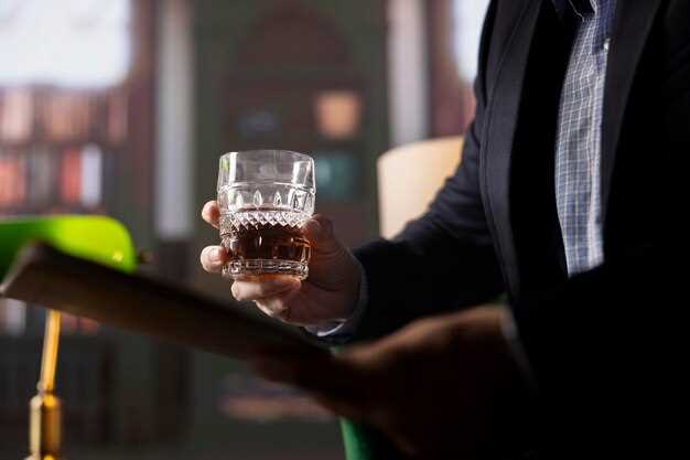 Согласно пункту 2 статьи 35 закона, при аннулировании лицензии предприниматель обязан возвратить её в течение 10 рабочих дней (за исключением случаев, когда вид деятельности исключён из лицензируемого списка или если лицензия оформлена в электронном виде).