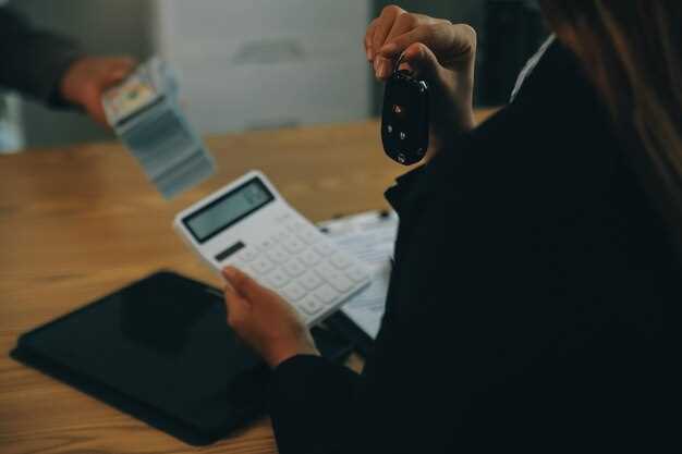 В интернете появились слухи о том, что денежные переводы подвергнутся налогообложению НДС. Однако в Министерстве национальной экономики опровергли эту информацию, указав, что НДС затронет только банковские комиссии, которые финансовые учреждения начисляют своим клиентам за услуги. undefinedПо данным проекта нового Налогового кодекса, предполагается введение налога на банковские комиссии за переводы и выпуск карт. <br />С 2026 года планируется отмена существующей льготы на финансовые операции для банков второго уровня. <br />Но переводы, которые граждане осуществляют друг другу, под налог не попадут. <br />В случаях, когда переводы внутри одного банка осуществляются без комиссии, налоговые обязательства также не возникают. <br />Следует напомнить, что проект нового Налогового кодекса в настоящее время находится в процессе разработки. <br />Предлагаемые изменения находятся на обсуждении в парламенте, среди бизнес-сообщества, а также с общественностью. <br />Окончательная версия Кодекса планируется к принятию в 2025 году. <br />Важно отметить, что изменения в налогообложении могут повлиять на стоимость банковских услуг и, как следствие, на экономику в целом. В случае принятия новых норм, банки будут обязаны адаптировать свои тарифные планы, что может отразиться на конечных потребителях. <br />Гражданам стоит внимательно следить за новостями в области налогообложения и финансов, чтобы быть в курсе изменений, влияющих на их личные финансы.