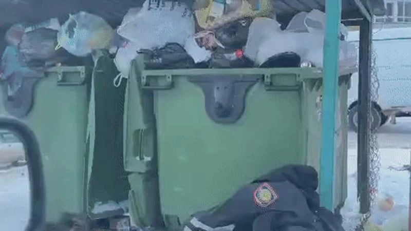 Полицейскую форму нашли у мусорного бака в Астане