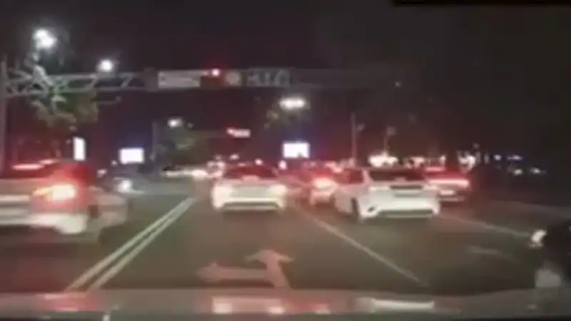 Электрическая молния против стальных щитов: ночной заезд в Алматы