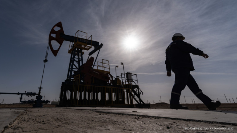 Мировые цены на нефть продолжают падение цена Brent опустилась до 63 долларов за баррель