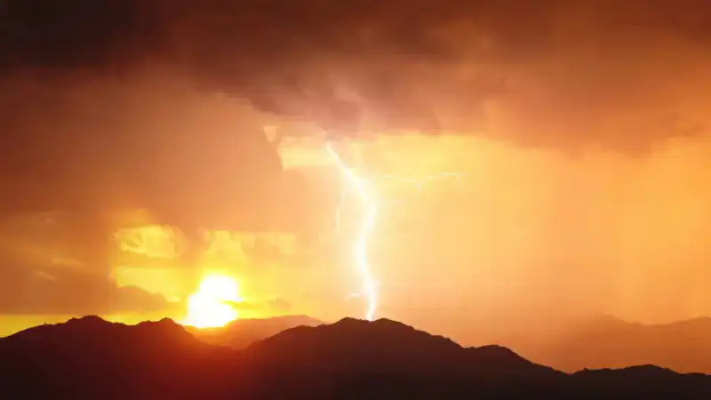 Казахстан под дождевым зонтом: майская симфония капель и градинок