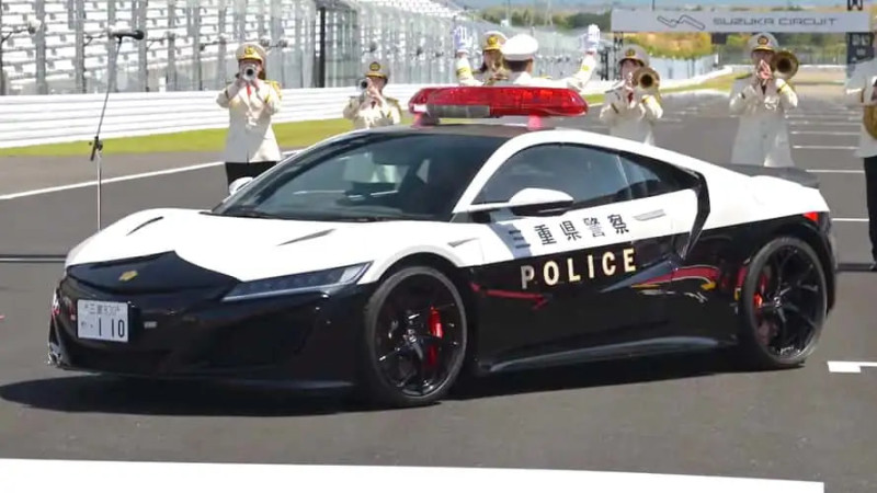 Полиция префектуры Миэ в Японии получила новый патрульный автомобиль Honda NSX