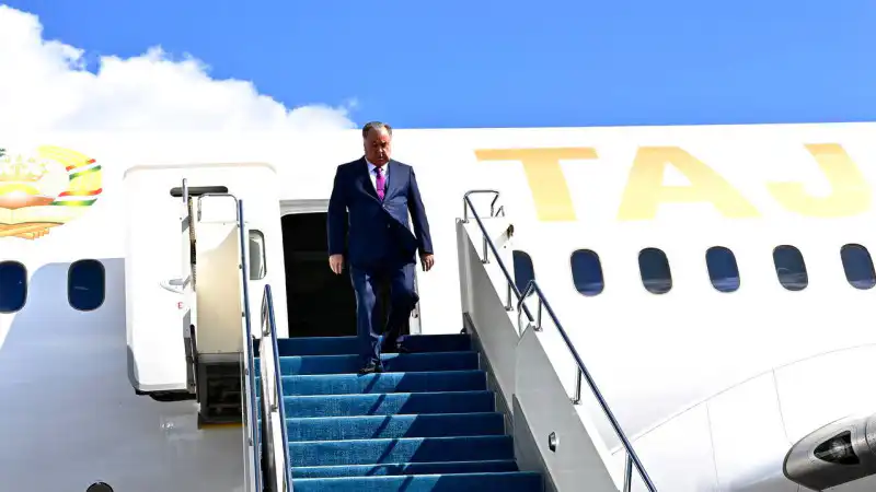 Восточный ветер перемен: Эмомали Рахмон находит новый курс в Астане