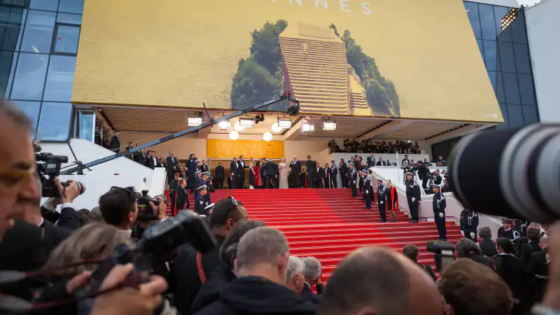 Каннские звёзды в темноте: кинофестиваль на грани из-за энергетического затмения