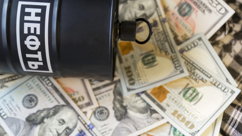 Мировые цены на нефть продолжают снижаться цена Brent достигла 65 долларов за баррель