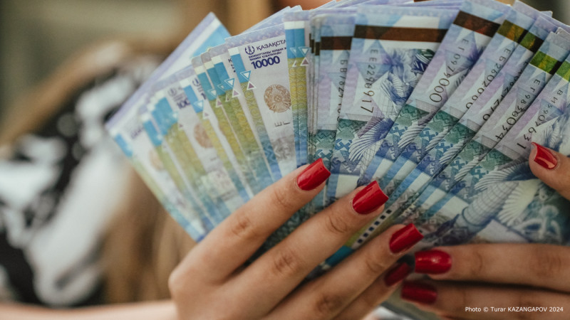 Сообщена средняя заработная плата в Казахстане