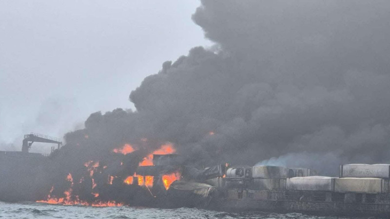 На Северном море произошел пожар в результате столкновения нефтяного танкера с грузовым судном