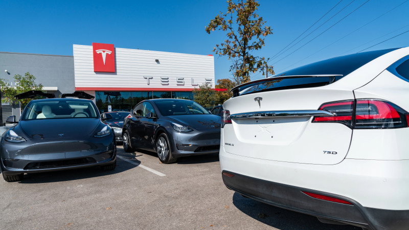 Продажи электромобилей Tesla снизились в апреле 2025 года в двух ключевых странах Европы
