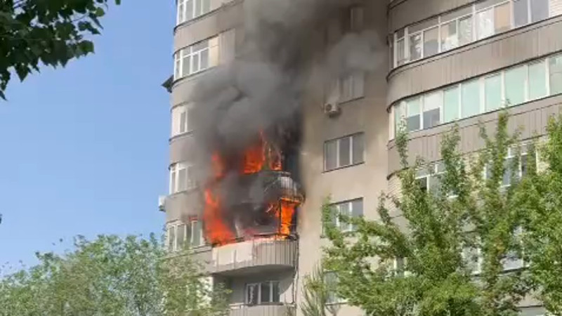 В Алматы в микрорайоне Акболак произошел пожар в квартире