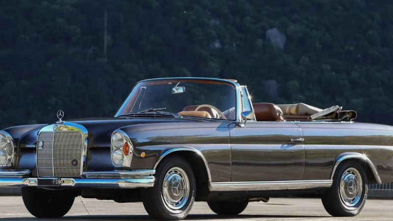 Ретро-шик на колесах: Mercedes-Benz 1963 года отправился на торги