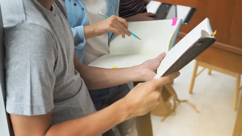 Казахстанские студенты: как на крыльях стипендий взлетят к новым вершинам!