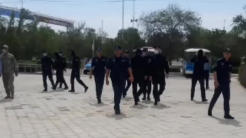 В Жанаозене задержали 17 человек, которые потребовали работу