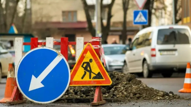 Трафик на проспекте Тауелсиздик: временное затишье в бурном потоке городской жизни