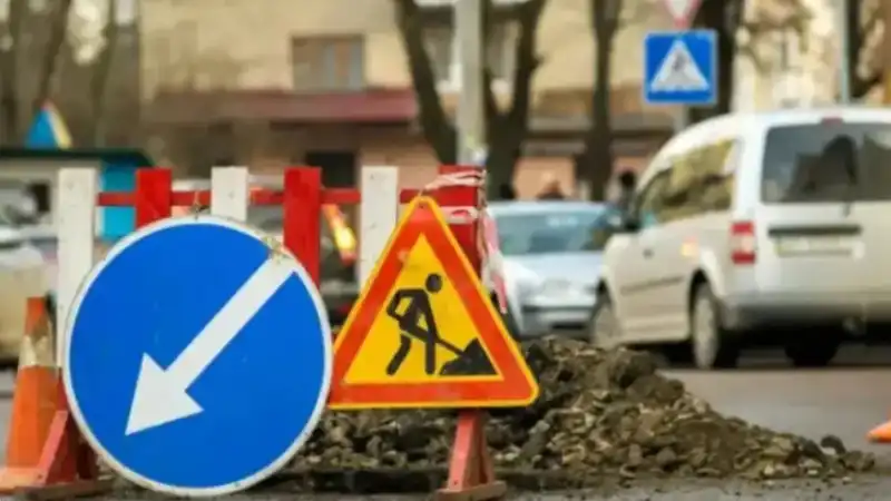 Ночной сон Райымбека: улица уходит в спячку под покровом темноты