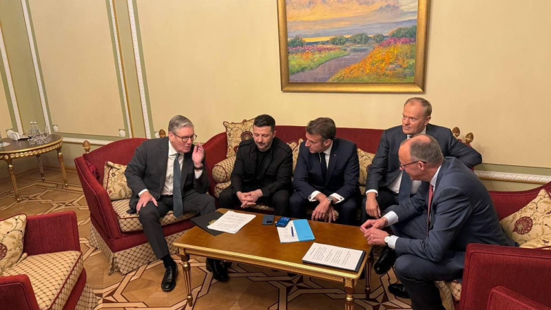 Украина заявила о своей готовности к полному и безусловному прекращению огня на срок в 30 дней