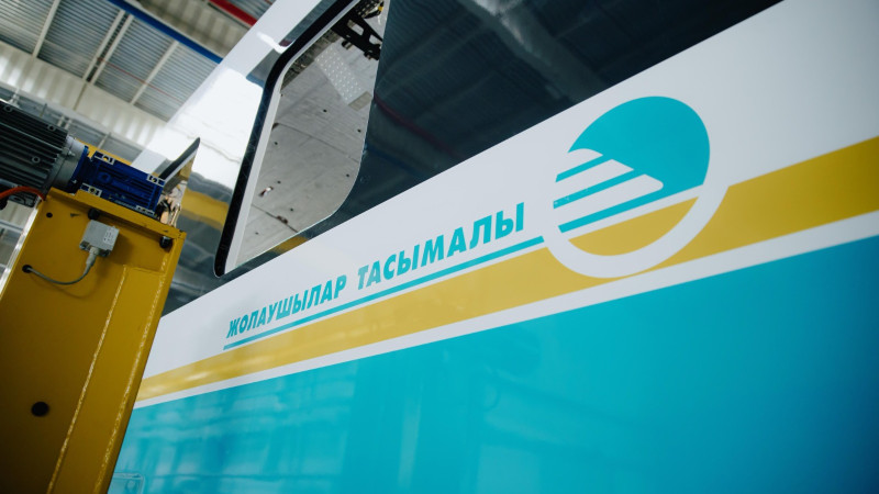 В Казахстане будет произведено 557 пассажирских вагонов, оформленных в цветах государственного флага