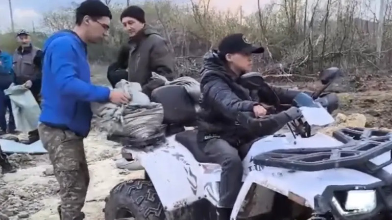В полиции разъяснили причину штрафа, наложенного на родителей мальчика, который помогал укреплять дамбу в Северо-Казахстанской области