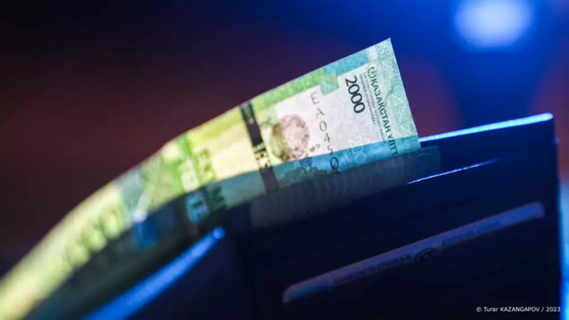 В среднем сумма составляет 1,5 миллиона тенге, и в Минтруда сообщили о выплатах матерям