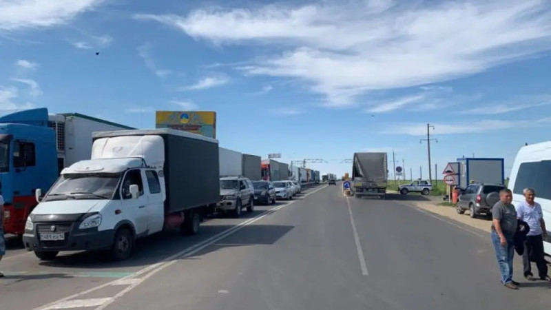 Граница как пробка: автомобилисты готовятся к дорожным заторам между Казахстаном и Россией