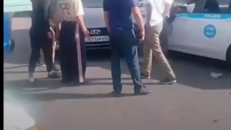 Патрульный авто как сцена для ДТП: задержанный устроил спектакль на колесах в Алматы