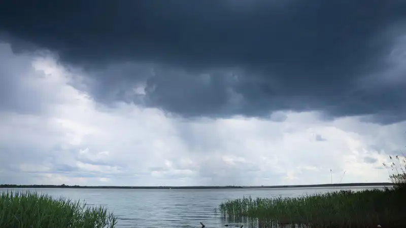 Нестабильная погода в Астане и Алматы: дожди и грозы ожидаются на выходных Астане