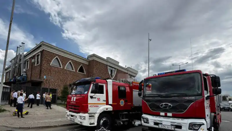 Спасение с огненной крыши: как два работника стали героями в кафе Астаны Астане