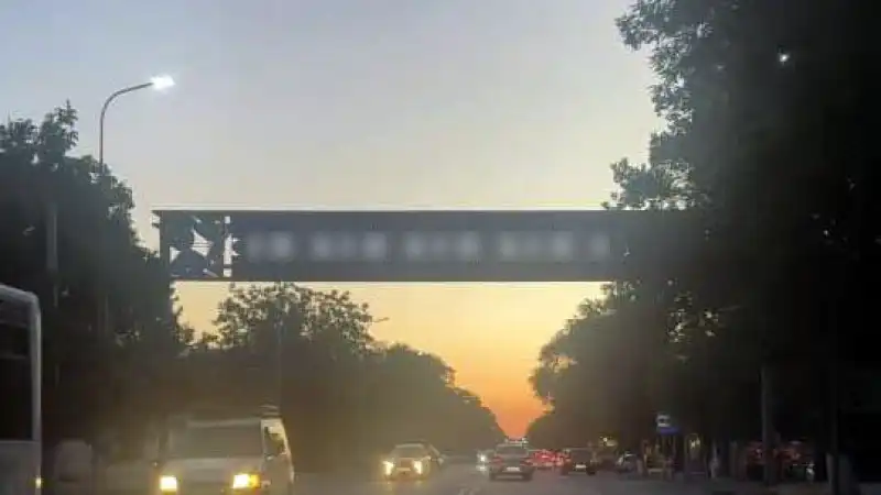 Световые ругательства: Шымкент в плену нецензурного сияния