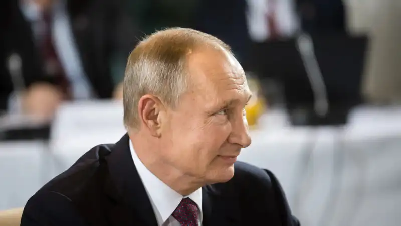 Путин и Трамп обсудили обмен военнопленными и переговоры с Украиной: детали телефонного разговора Астане