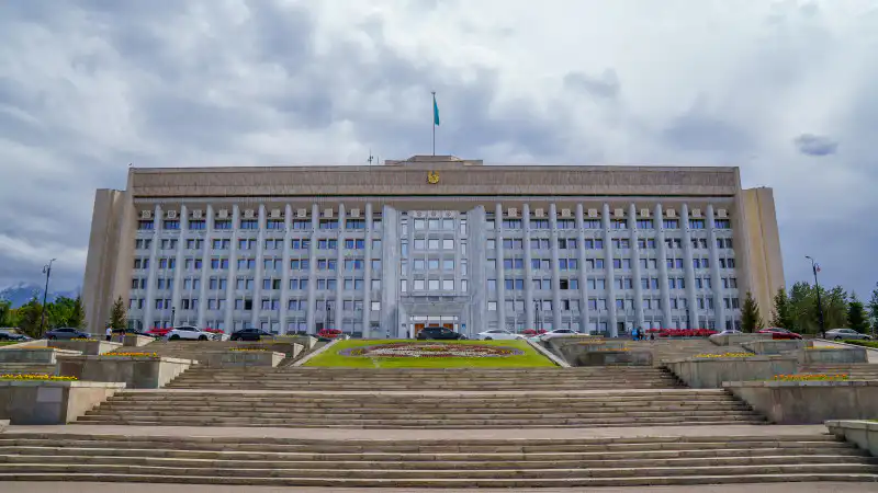 На чем летит аким: пробки или небеса Алматы? Астане