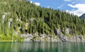 Астана и Алматы: погода как капризная художница, рисующая картину из солнца и дождя