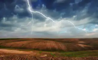 Казахстанцы готовятся к стихии: мнения и советы экспертов о предстоящем шторме