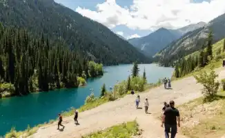 Казахстан: от степей до страстей — как нелегальные гиды ведут нас по тропам запретного туризма