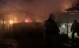 Ночной пожар в алматинском бараке: один погибший и угроза соседним домам