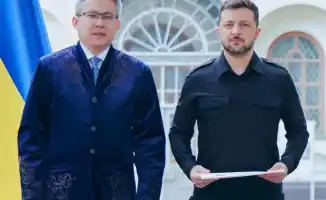 Казахстанский мост доверия: Барлыбаев передал символы дружбы Зеленскому
