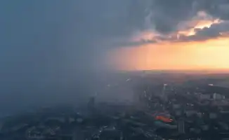 Казахстанцы готовятся к стихии: эксперты предупреждают о грозах и сильном ветре