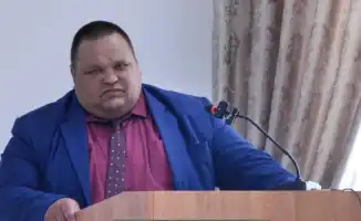 Общественность требует ответственности от местных властей после инцидента с акимом в пьяном виде