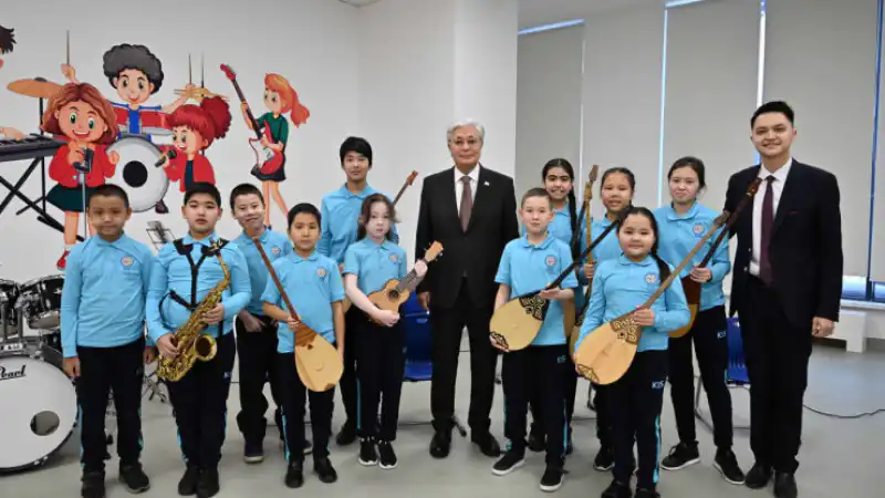 Дети — наше будущее: как цветы, нуждающиеся в защите и заботе