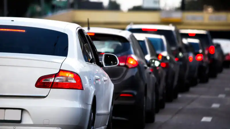 Казахстанцы в Алматы: не спешите с покупкой авто за границей — риски регистрации растут! Астане