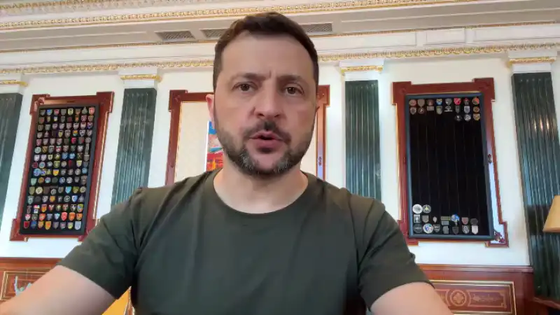 Киев: Зеленский объявил о новых оружейных соглашениях с Данией на фоне прекращения поставок из США Астане