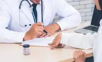 Казахстанцы требуют ясности: куда идут их взносы в ОСМС?