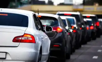 Казахстанцы в Алматы: не спешите с покупкой авто за границей — риски регистрации растут!