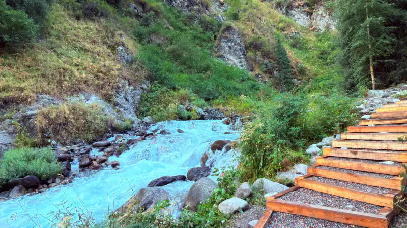 Алма-Арасан: недовольство казахстанцев мусором угрожает репутации популярного места отдыха Астане