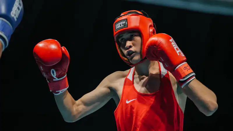 Нурсултан Кыстаубай из Казахстана уверенно вышел в полуфинал чемпионата Азии по боксу, разгромив соперника из Кыргызстана в весовой категории до 85 кг Астане