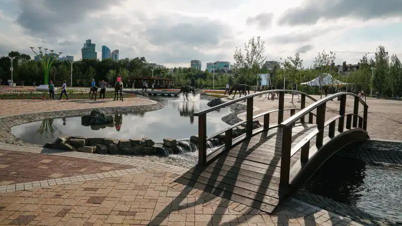 Казахстан в огненном объятии: жара +39 и грозы, как капли дождя в пустыне Астане