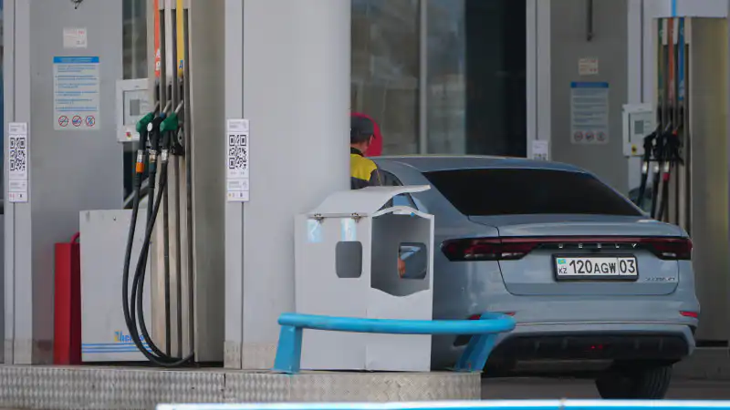 Цены на бензин в Казахстане продолжают расти: корреспонденты Tengrinews.kz зафиксировали увеличение цен на АИ-92 на заправках в Астане и других регионах. Астане